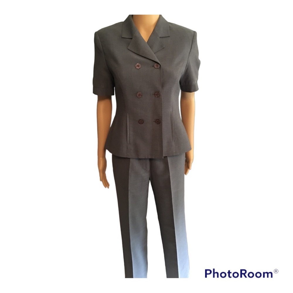 Kasper ASL Petite Vintage Double Breasted Suit in Size 2P
